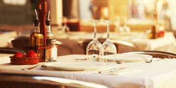 Patronatele din turism vor da în judecată Guvernul dacă nu deschid restaurantele