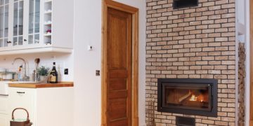 Pășiți cu încredere în lumea magică a șemineelor din cărămidă