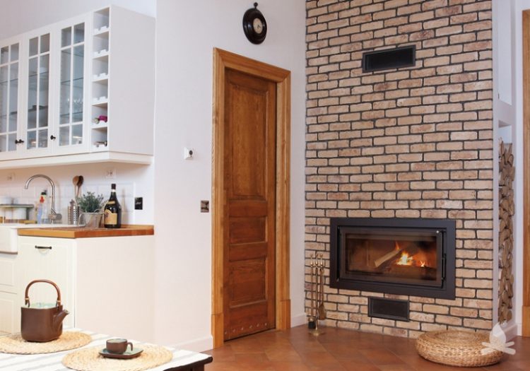 Pășiți cu încredere în lumea magică a șemineelor din cărămidă