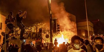 Secretarul american al Justiţiei, Bill Barr, a găsit vinovați pentru protestele dure: „Actori străini încearcă să exacerbeze violenţa”