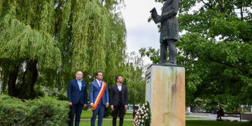 Coroane la busturile lui Iuliu Maniu, I.C. Brătianu, George Pop de Băsești din Baia Mare, la 100 de ani de la semnarea Tratatului de la Trianon