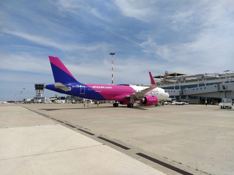 Wizz Air suspendă zborurile între România şi Austria, Suedia, Portugalia, Israel şi Emiratele Arabe Unite