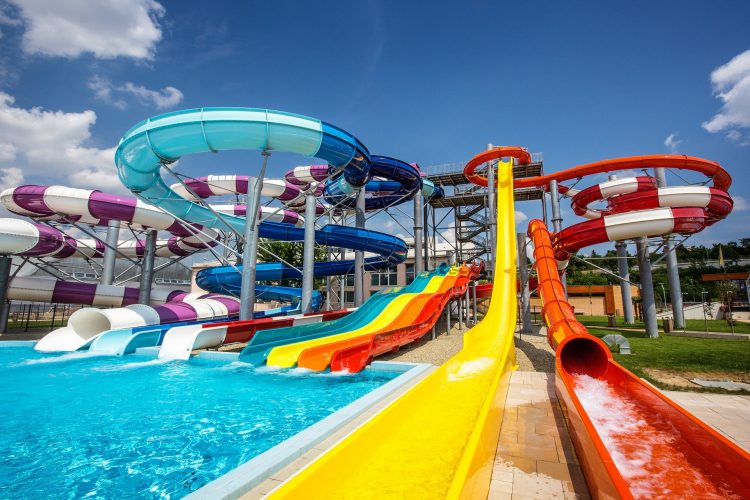 Aquaparkul Nymphaea din Oradea se redeschide vineri în spaţiile exterioare