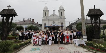 Resfințirea Bisericii „Sfinții Arhangheli Mihail și Gavriil” din Târgu Lăpuș