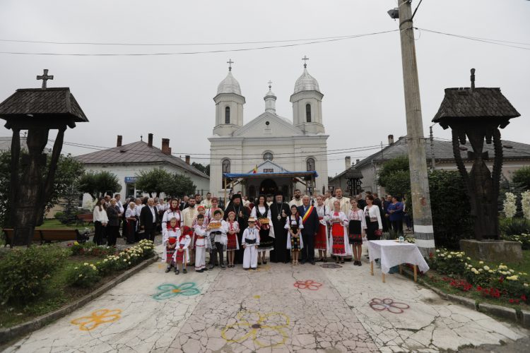 Resfințirea Bisericii „Sfinții Arhangheli Mihail și Gavriil” din Târgu Lăpuș