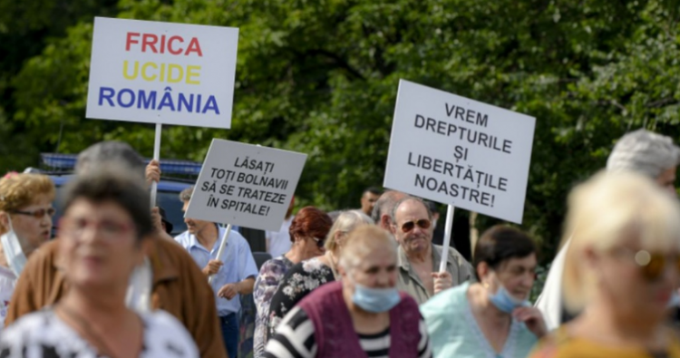 Protest în Piața Victoriei din București. Sute de oameni, fără măști de protecție