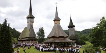 Hram și Sfânta Liturghie Arhierească la Mănăstirea Bârsana