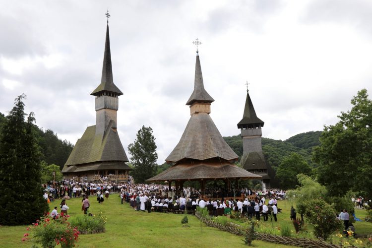 Hram și Sfânta Liturghie Arhierească la Mănăstirea Bârsana