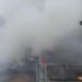 Trei oameni au murit după ce un avion s-a prăbușit peste o clădire