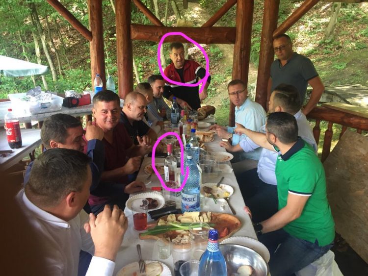 Regulile de distanțare socială nu sunt pentru toată lumea