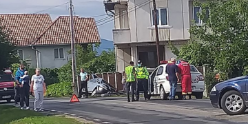 Accident în Săcălășeni. O mașină a ajuns în șanț
