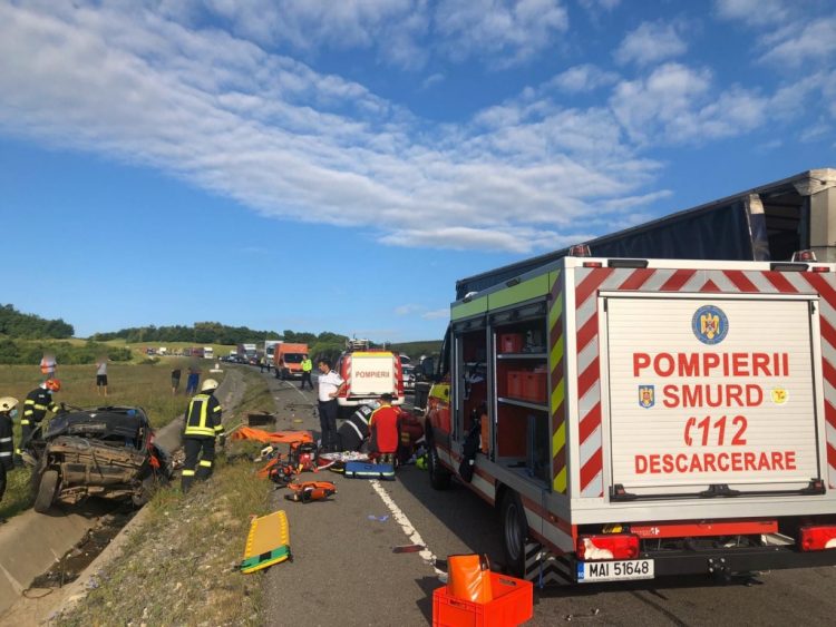 Grav accident rutier în judeţul Cluj: trei persoane au decedat după impactul dintre o mașină și un TIR