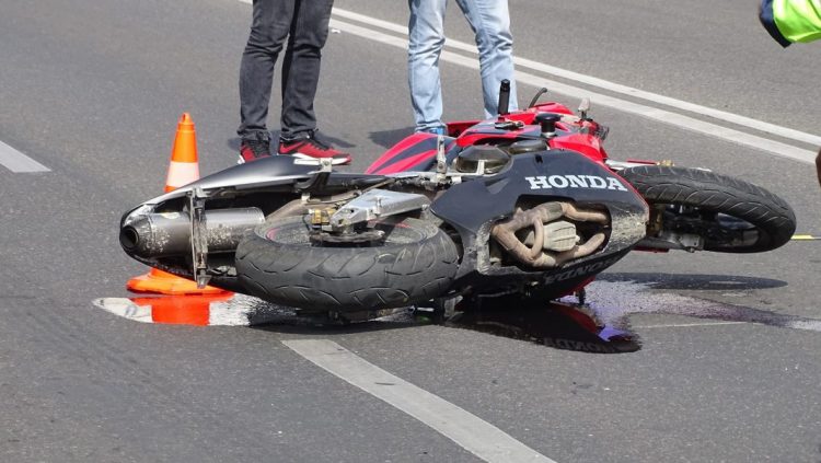 Motociclist accidentat la Vişeu de Sus, la trecerea la nivel cu o cale ferată