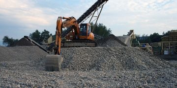 Peste 200 de tone de agregate minerale, indisponibilizate de poliţiştii Serviciului de Investigare a Criminalităţii Economice, la Sighet şi Ocna Şugatag