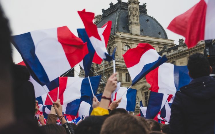 Franța iese astăzi de sub starea de urgență