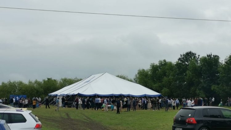 Botez cu 250 de participanţi întrerupt şi amenzi uriaşe