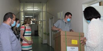 Primele două aparate de ventilație mecanică achiziționate de Centrul de Cercetare şi Formare a Universităţii de Nord Baia Mare au ajuns la Spitalul de Pneumoftiziologie și la Spitalul Judeţean de Urgenţă