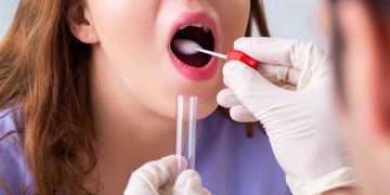 Medicii spanioli au descoperit un nou simptom al infectării cu COVID-19