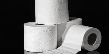 Zeci de persoane păcălite! Au comandat măști sanitare, dar au primit… hârtie igienică