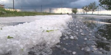 Alertă de ploi torențiale, grindină și vijelii în toată țara, până miercuri dimineață