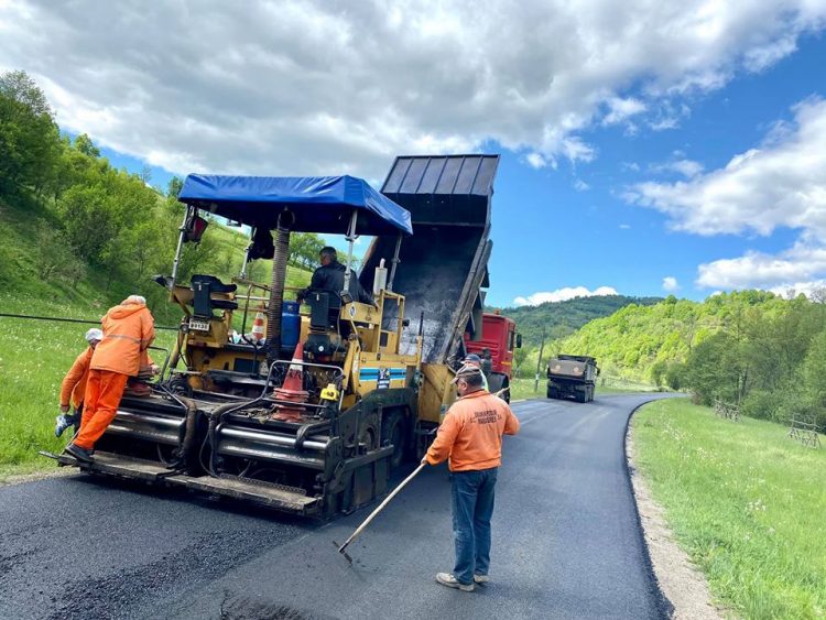 Consiliul Județean Maramureș mai bagă 5 milioane de lei în drumurile din judeţ. Unde se duc banii