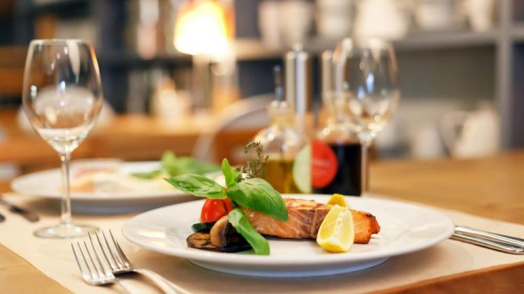 Se redeschid restaurantele. Care sunt regulile de urmat