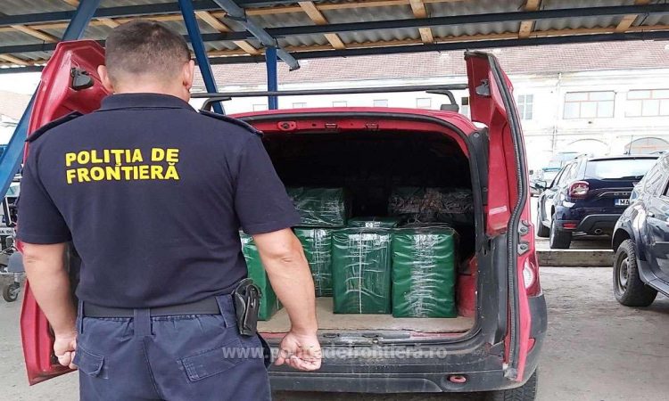 Mașină încărcată cu aproape 9.000 de pachete țigări descoperită de polițiștii de frontieră
