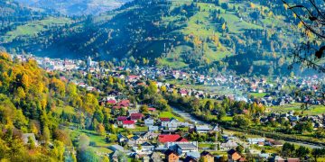 Poienile de sub Munte intră în carantină după 34 de cazuri de coronavirus