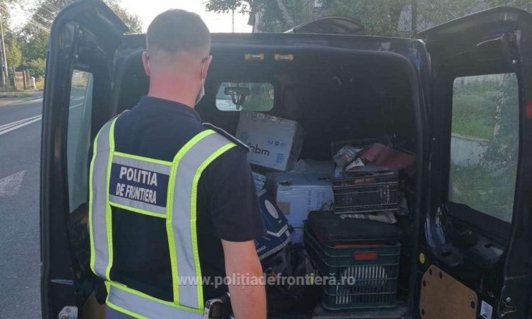 Doi cetățeni români cercetați pentru contrabandă cu țigări
