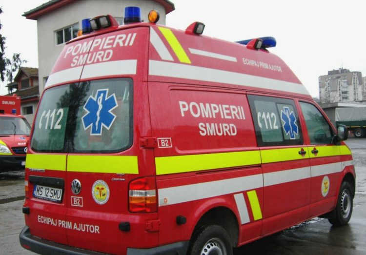 Bărbat surprins sub un mal de pâmânt, pe o stradă din Baia Mare