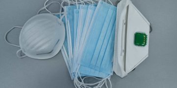 Peste 2,77 milioane de măști au ajuns la Direcția de Sănătate Publică Maramureș. Ce se va întâmpla cu ele