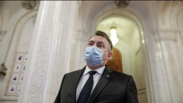 Ministrul Sănătății, Nelu Tătaru, anunță că nerespectarea regulilor, poate duce la impunerea unor noi restricții în anumite zone