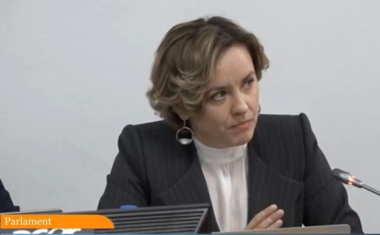 Demisie în bloc la USR Iaşi. Cosette Chichirău acuzată că a muşamalizat dispariţia banilor din cotizaţii la o filială