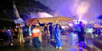 Un avion cu 191 de persoane s-a prăbușit la aterizare