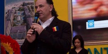 Candidat la funcţia de primar, cercetat penal după ce a fost filmat împărţind pachete inscripţionate cu numele său