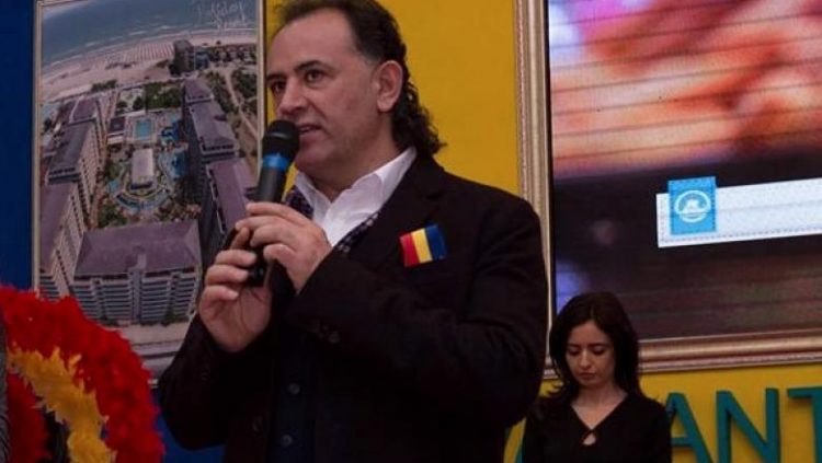 Candidat la funcţia de primar, cercetat penal după ce a fost filmat împărţind pachete inscripţionate cu numele său