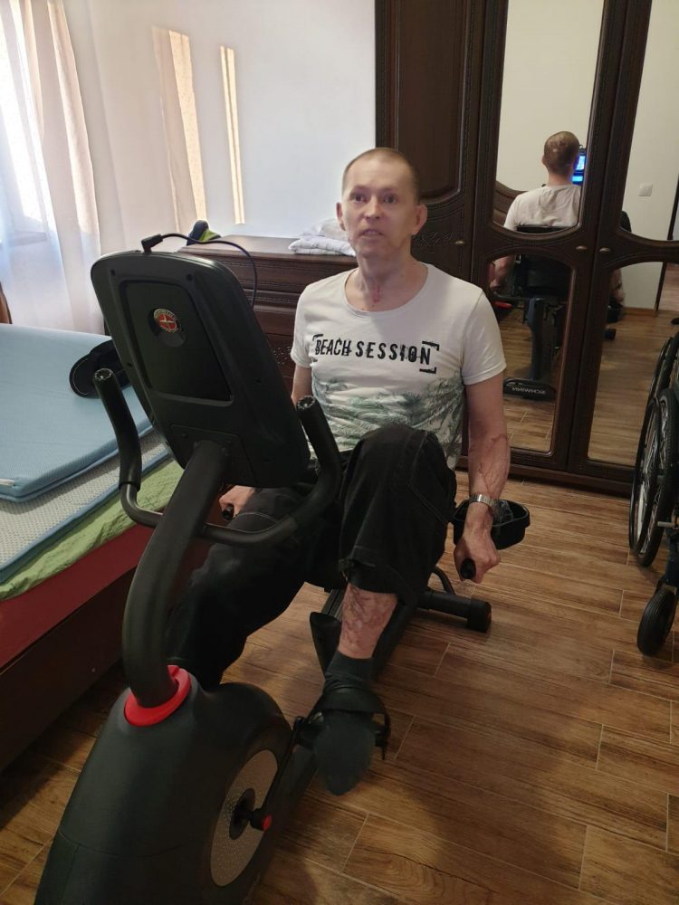 Doborând piedicile vieții pentru un camarad rănit