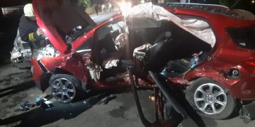 IMAGINI de la impactul dezastruos din Borşa. Două maşini implicate, trei victime încarcerate