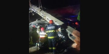 Accident teribil. Doi minori au murit, alți trei tineri sunt răniți, după ce s-au izbit puternic cu maşina de un stâlp de electricitate