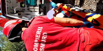 Bărbat accidentat după ce a căzut tractorul peste el, la Săliştea de Sus – foto