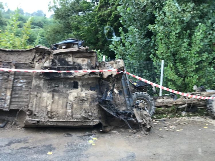 Cum arată maşina implicată în accidentul rutier de pe Valea Borcutului. Autoturismul nu era înmatriculat, şoferul nu avea permis – FOTO