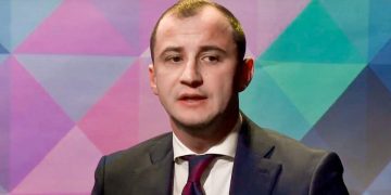 Simonis: Aţi minţit, aţi furat şi aţi generat haos şi neîncredere. De aceea am depus moţiune de cenzură