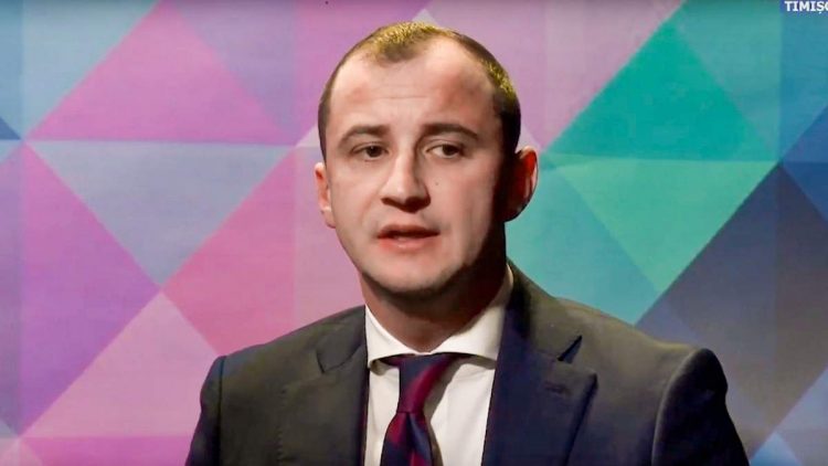 Simonis: Aţi minţit, aţi furat şi aţi generat haos şi neîncredere. De aceea am depus moţiune de cenzură