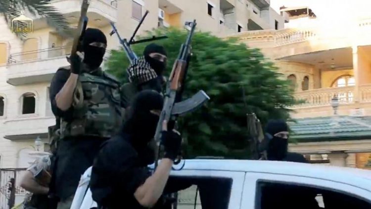 ISIS a vândut măști false în SUA pentru a strânge fonduri destinate finanțării atacurilor teroriste