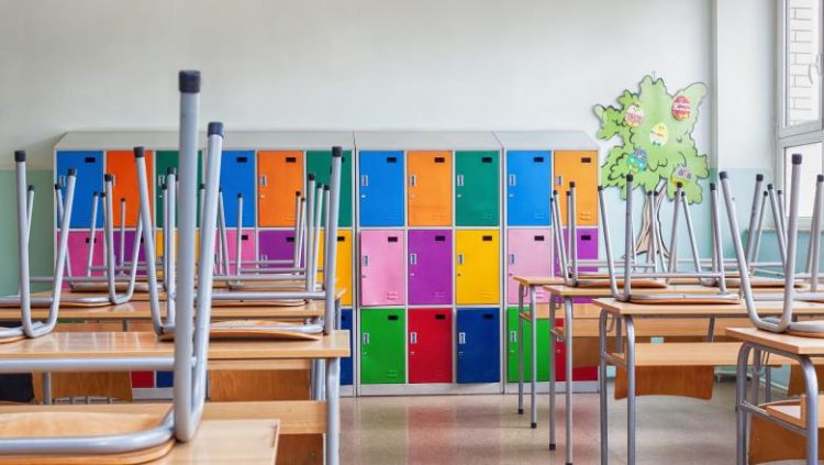 Ordonanță de urgență adoptată. Salariaţii părinţi vor primi zile libere plătite dacă şcolile se închid