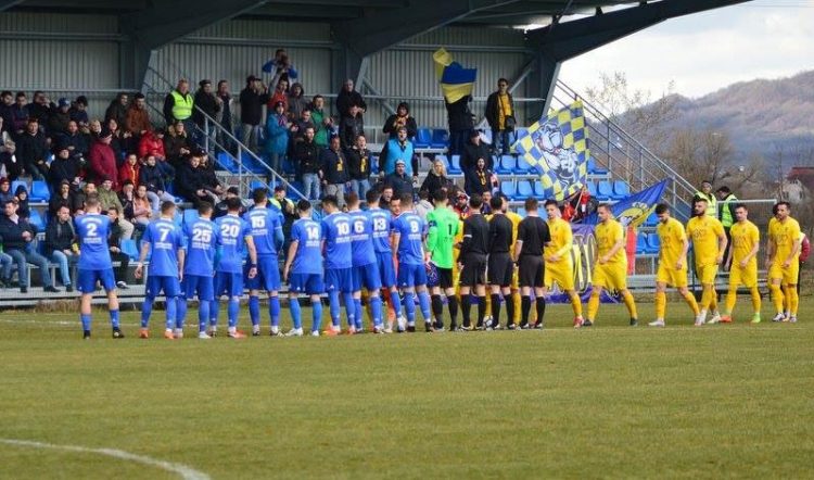 Iubitorii de fotbal din Maramureș, invitaţi să participe la un sondaj