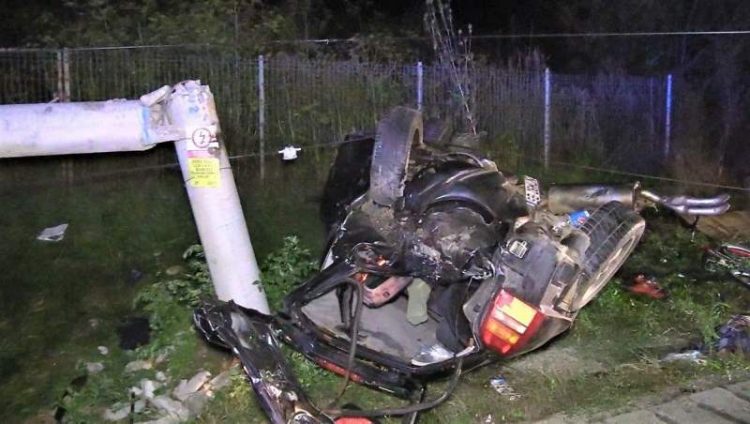 Accident mortal la Cluj. Un copil de 7 ani a murit, după ce mașina în care se afla a lovit un stâlp