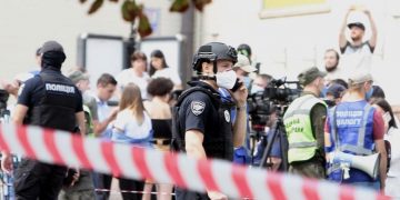 Alertă în Ucraina! O nouă luare de ostatici. Un individ amenință că aruncă în aer o bancă din Kiev