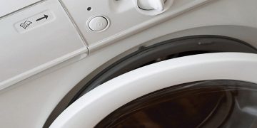 Tragedie dintr-o joacă. Băiat, găsit mort în mașina de spălat