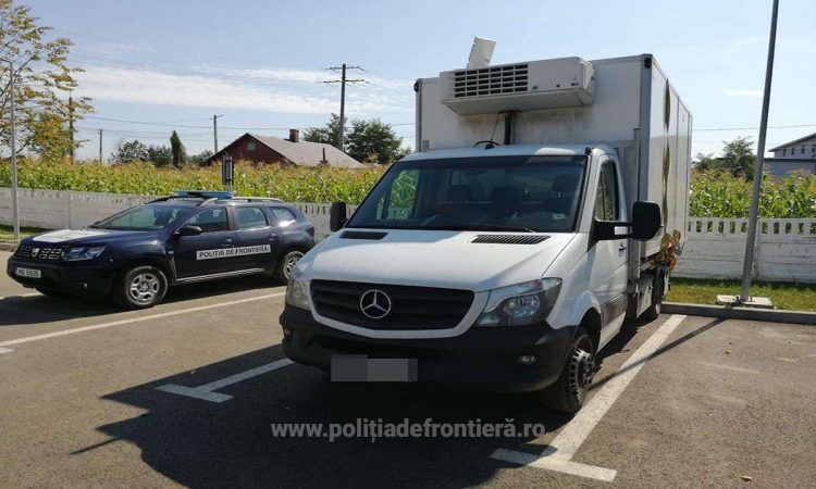 Mercedes Benz Sprinter, de peste 96.600 lei, căutat de autoritățile din Italia, descoperit de poliţiştii de frontieră